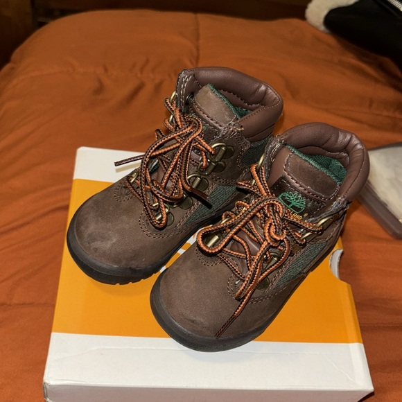 Timberlands Medium brown Nubuck Boots (KIDS, beef and broccoli’s) - Picture 3 of 6